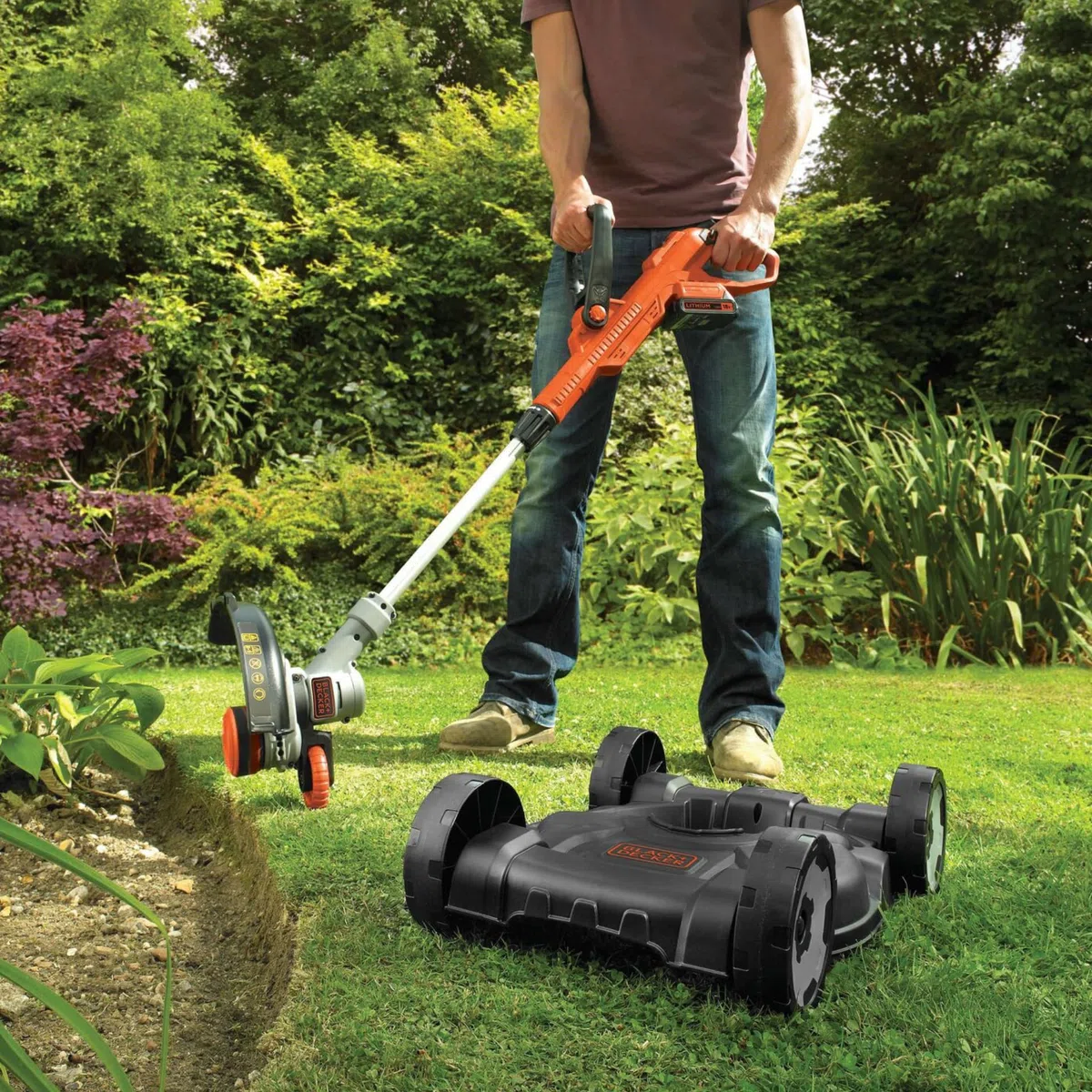 BLACK+DECKER Akku-Rasentrimmer 18V POWERCONNECT 3-in-1, Rasentrimmer, Rasenkantenschneider & Grasschneider, Einfacher Wechsel zum Rasenmäher für Kleine Gärten – STC1820CM-QW