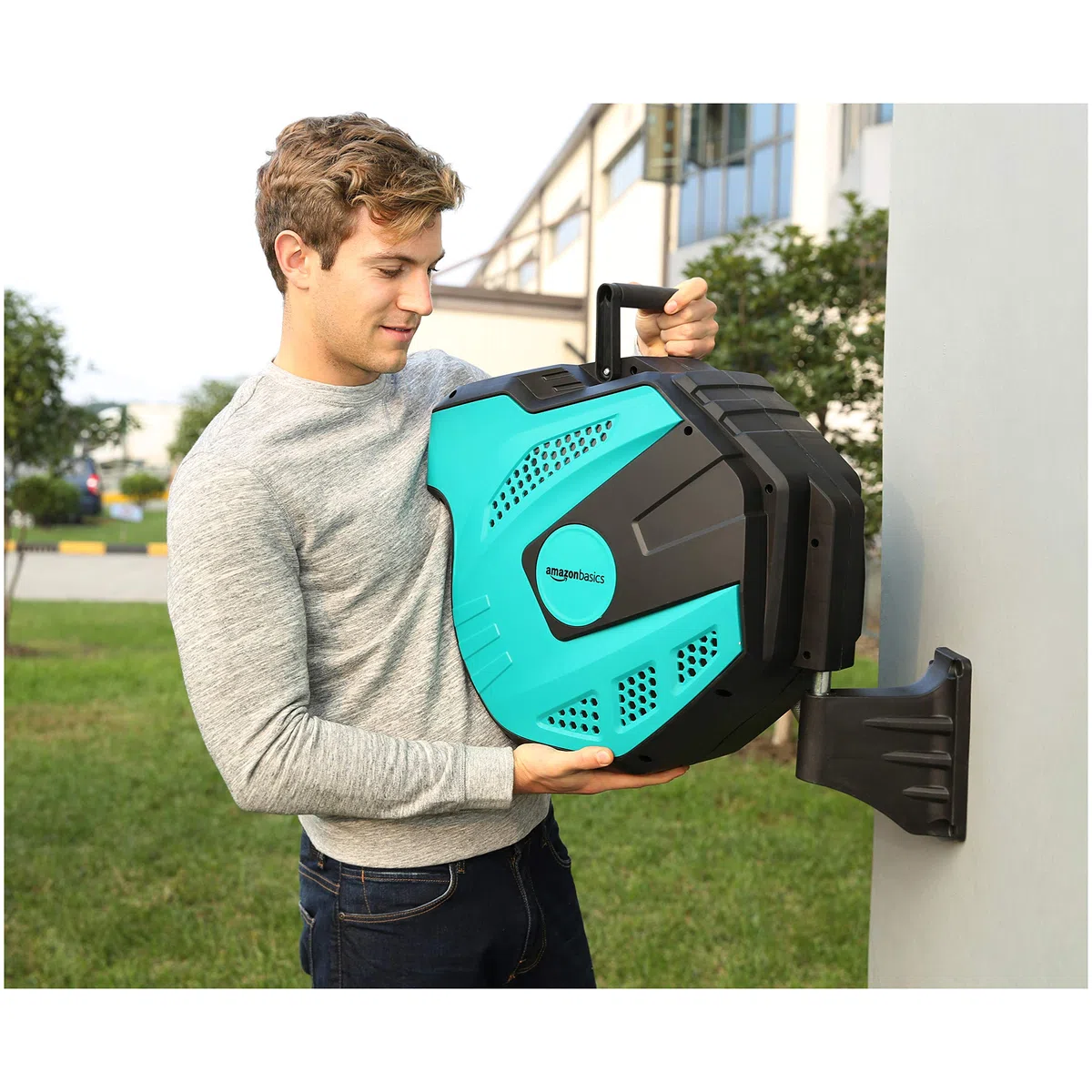 Amazon Basics Schlauchtrommel zur Wandmontage, mit Schlauch, automatische Aufrollung, 25 m, Grün/Schwarz