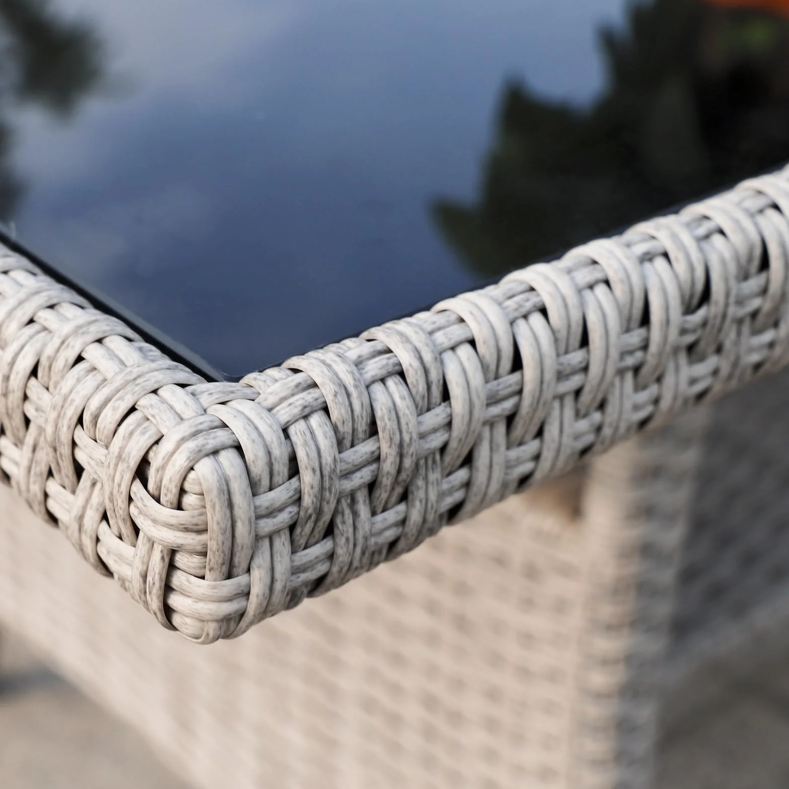 Polyrattan Gartentisch 120x70x68cm mit Ablage Glas Tischplatte Wetterfest Garten Terrasse Balkon Tisch Esstisch Gartenmöbel (Beige)