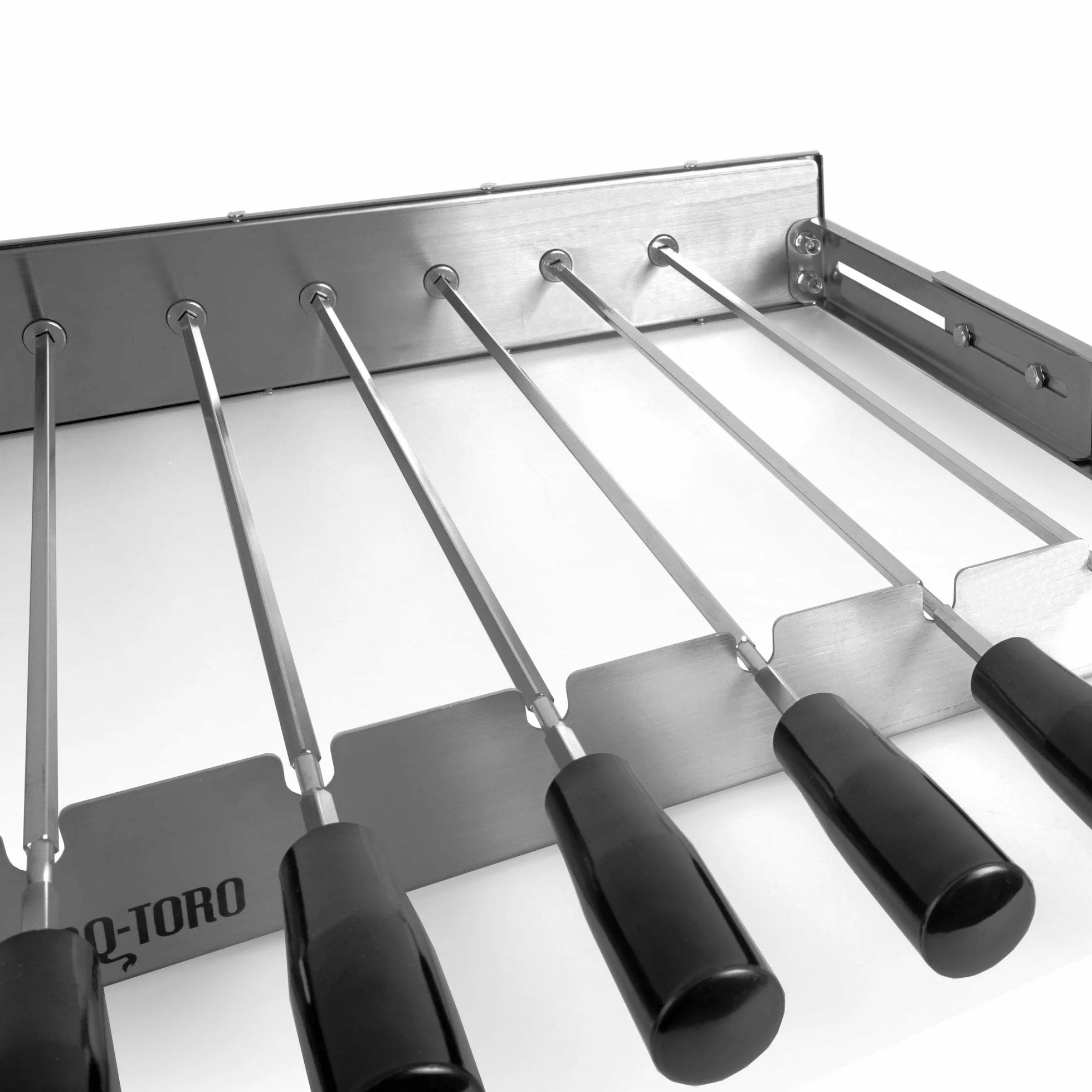 BBQ-Toro elektrischer Spiessdreher | Edelstahl Drehspiess Aufsatz mit 10 Spießen und Motor | größenverstellbar (B) 58 x (T) 26-40 cm | mit Netzstecker und USB | Mangal Schaschlik