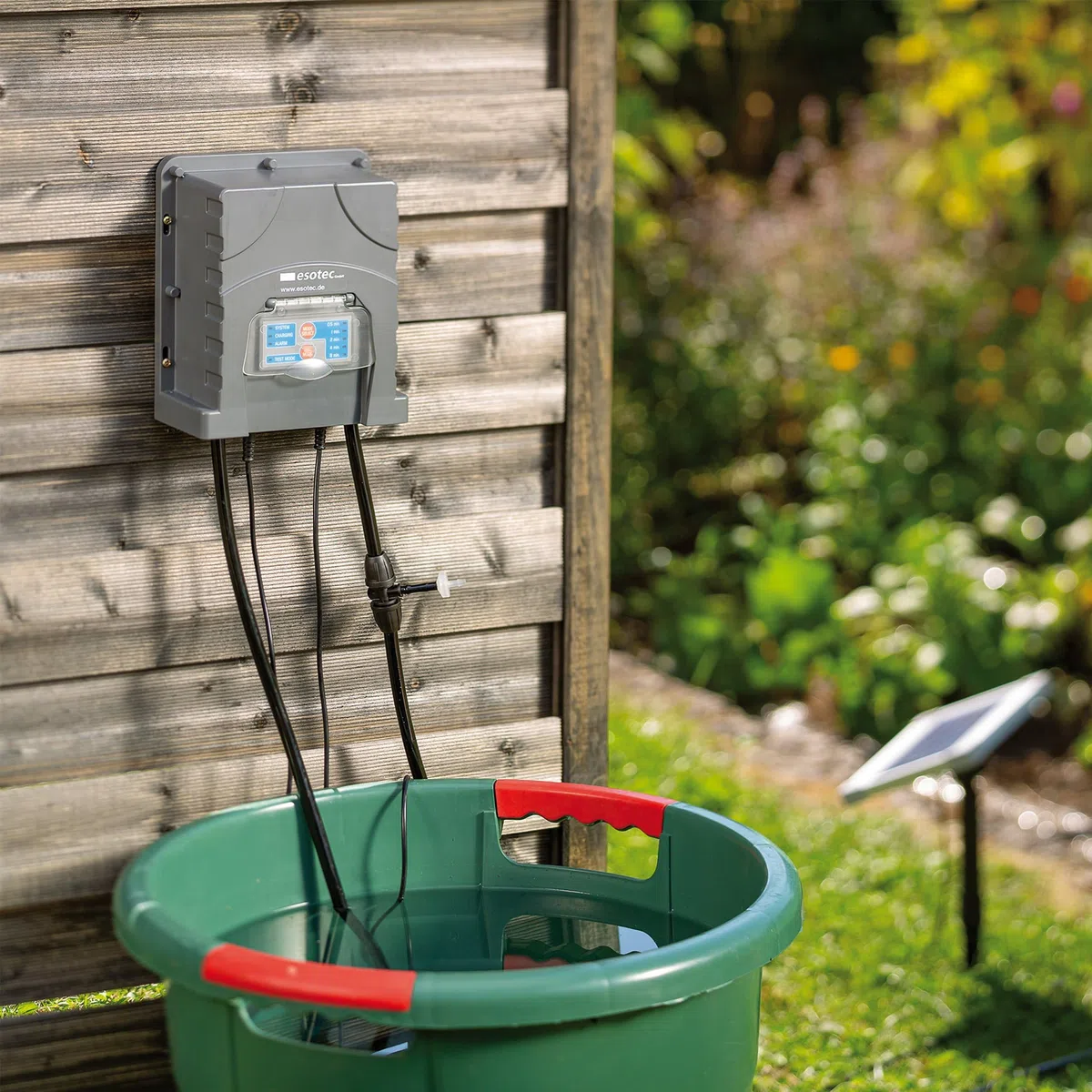 Esotec Solar Bewässerungssystem WaterSpray Professional, 20 Sprüher, Bewässerungscomputer Pflanzenbewässerung, automatische Bewässerung Garten Hochbeet Balkon Gewächshaus, 101122