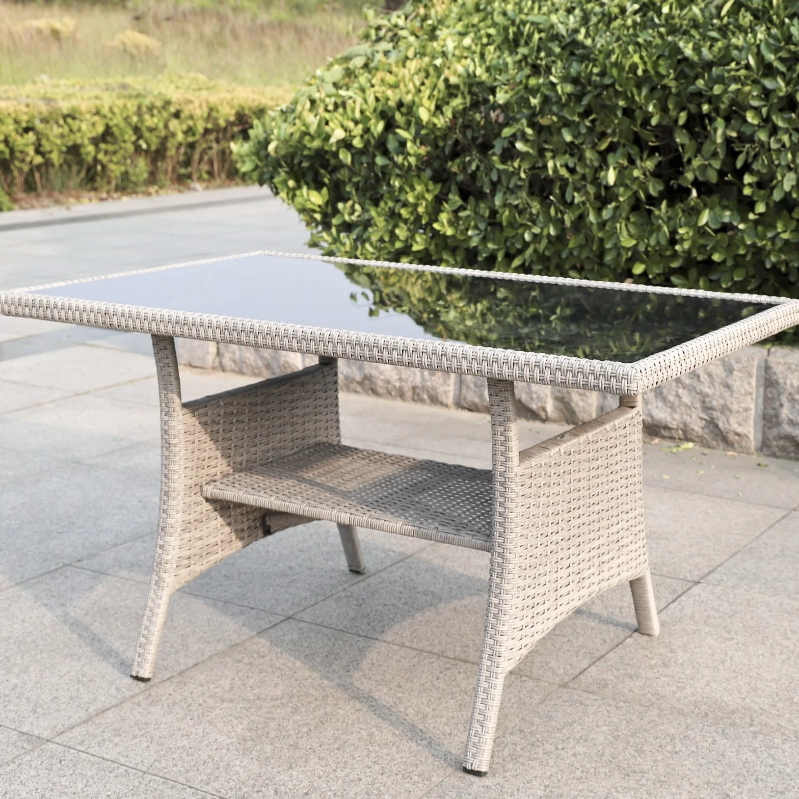 Polyrattan Gartentisch 120x70x68cm mit Ablage Glas Tischplatte Wetterfest Garten Terrasse Balkon Tisch Esstisch Gartenmöbel (Beige)