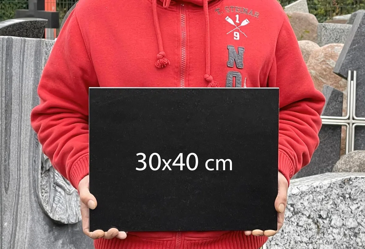 Grabplatte mit Inschrift aus Granit, personalisierbar Gedenktafel für Urnengrab, Grabstein für 1-2 Pers., Urnengrabstein N7 (30x40cm mit Stützen)