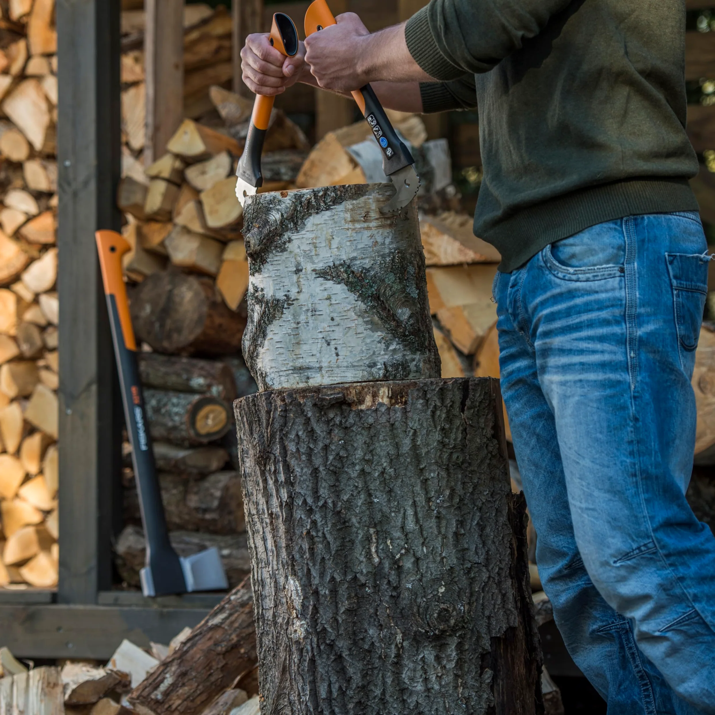 Fiskars 30,5 cm Hakenkaron, Rutschfester Griff mit spitzer, abgewinkelter Klinge, Landschaftsbauwerkzeug zum Drehen, Ziehen, Stapeln von Holzscheiten, Schwarz/Orange