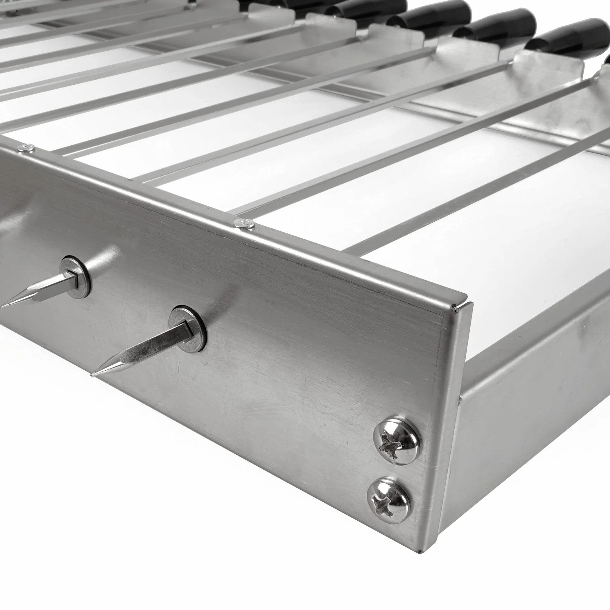 BBQ-Toro elektrischer Spiessdreher | Edelstahl Drehspiess Aufsatz mit 10 Spießen und Motor | größenverstellbar (B) 58 x (T) 26-40 cm | mit Netzstecker und USB | Mangal Schaschlik
