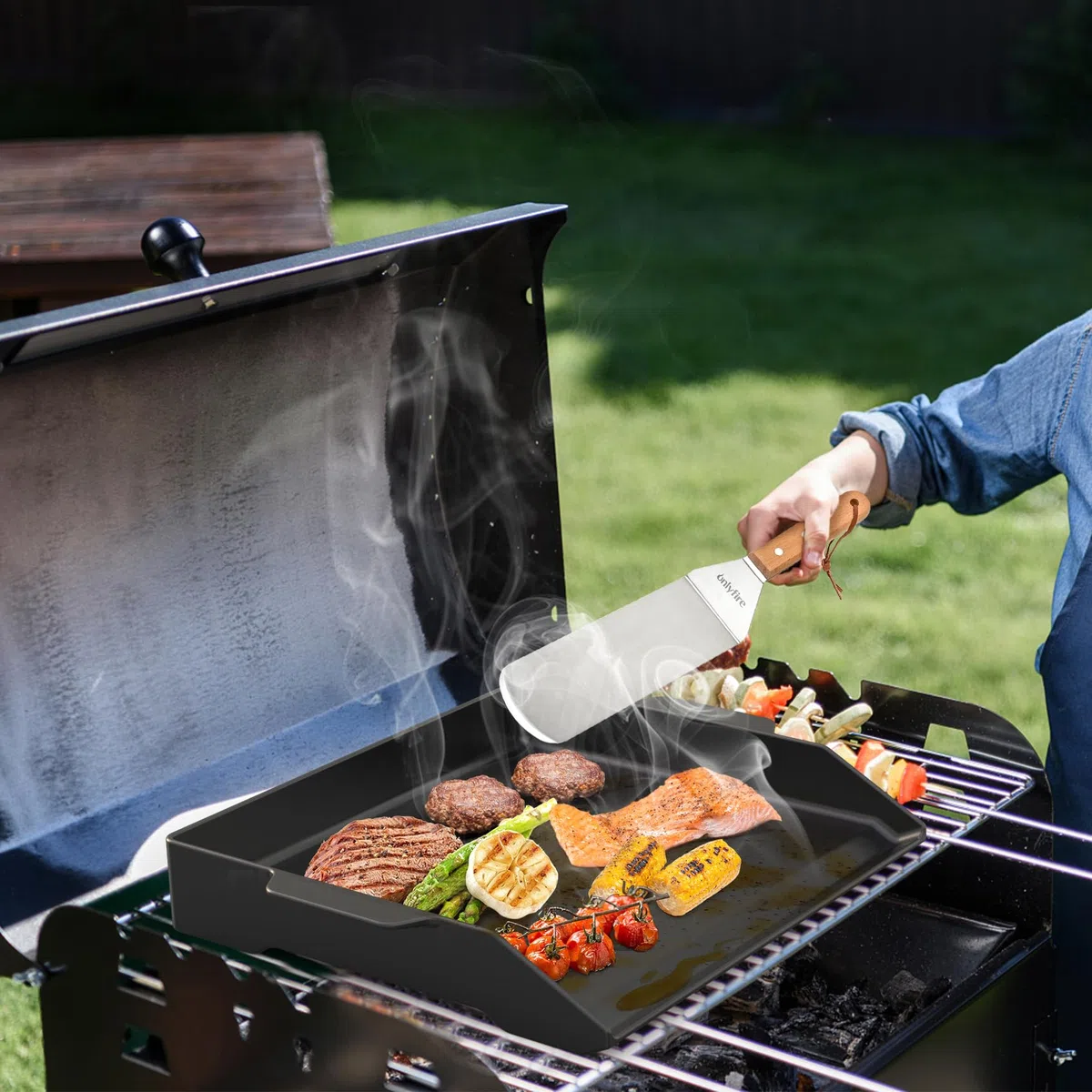 Onlyfire 47,2 × 35,5cm Gusseisen Grillplatte, Grillplatten Gasgrill mit Griff, Universal Gussplatte für Gasgrill, Holzkohlegrill, Herd, Matte Oberfläche, Schwarz