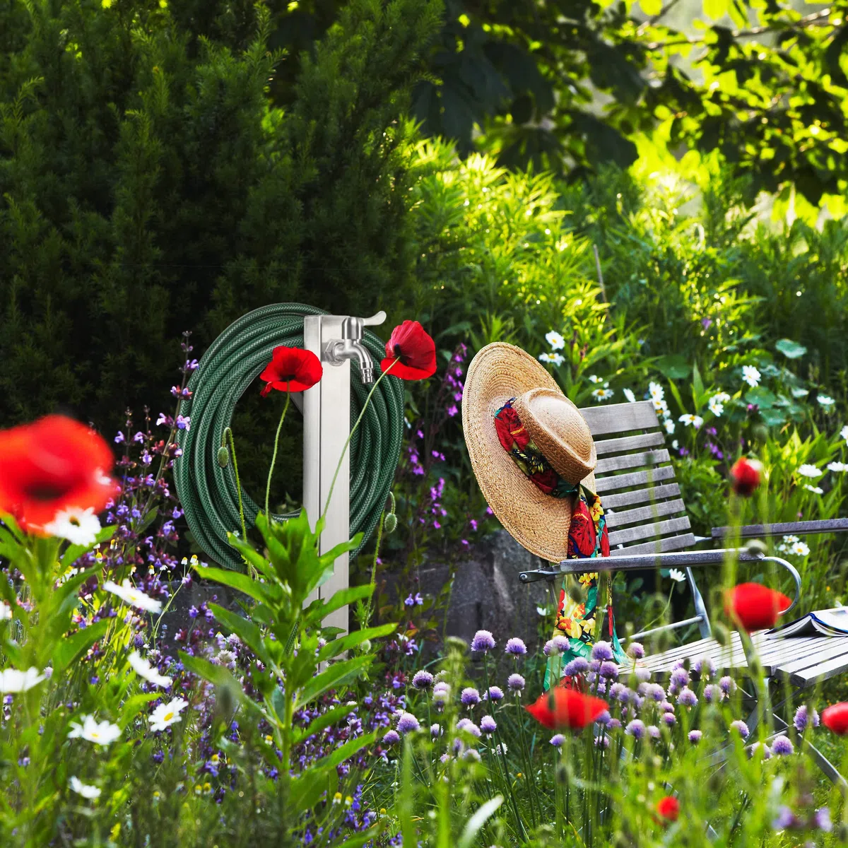 Relaxdays Wasserzapfstelle, mit Erdspieß & Schlauchhalter, HBT 66x30x15 cm, Garten Wassersäule, eckig, Edelstahl, Silber